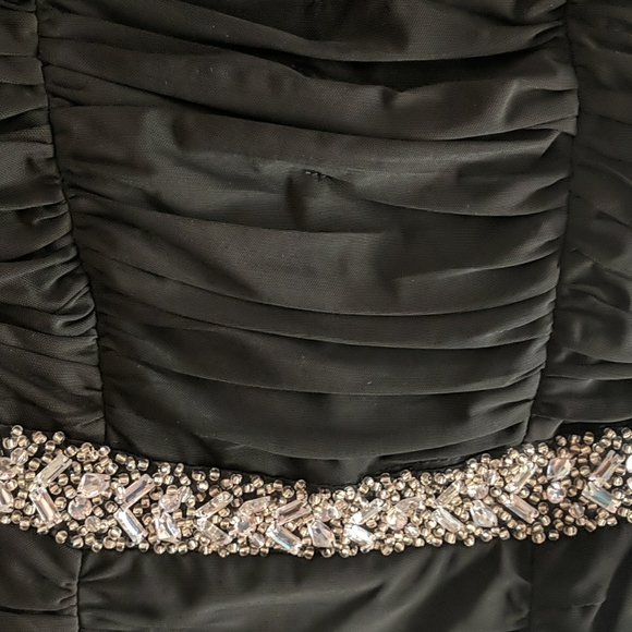 Nikibiki strapless prom dress - Picture 2 of 5